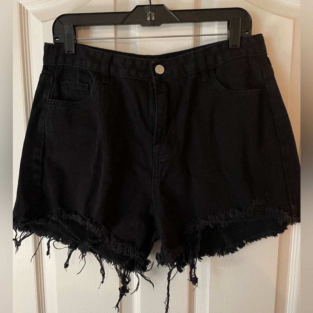 High wasted distressed denim shorts